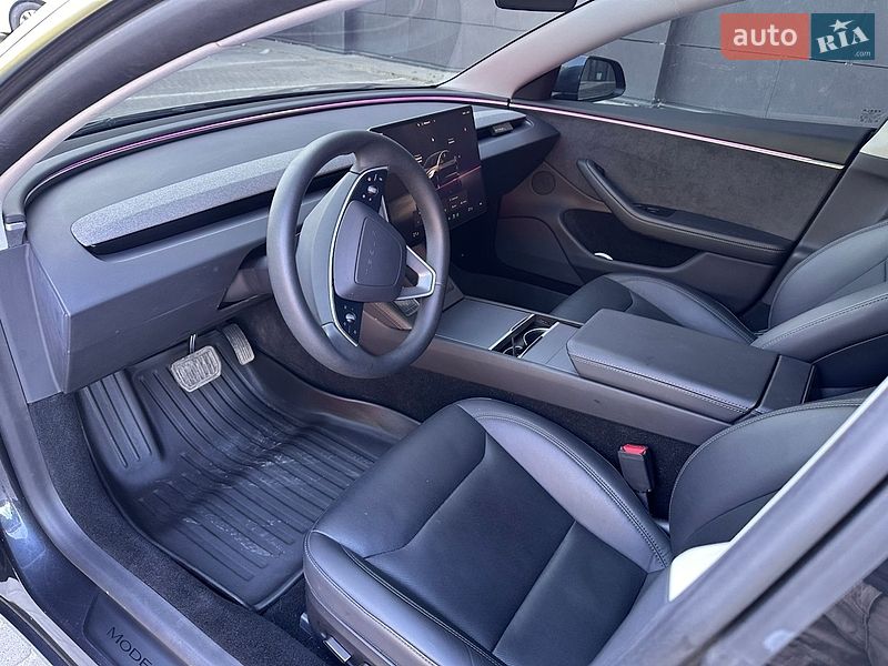 Седан Tesla Model 3 2024 в Львові