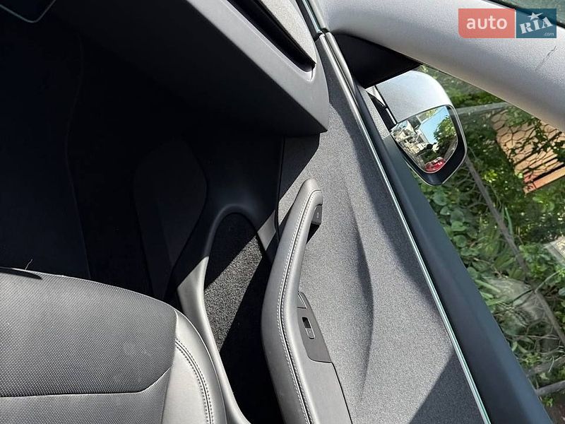 Седан Tesla Model 3 2025 в Одессе