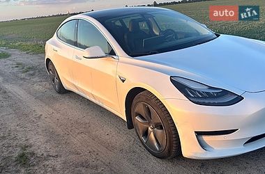 Седан Tesla Model 3 2020 в Києві