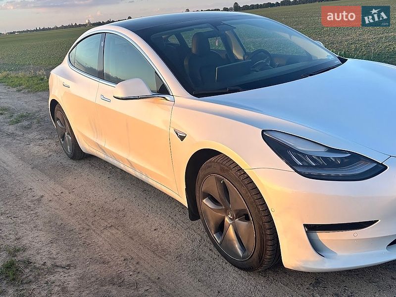 Седан Tesla Model 3 2020 в Києві
