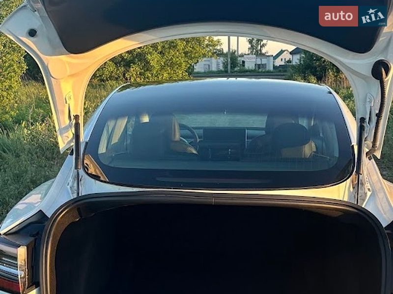 Седан Tesla Model 3 2020 в Києві