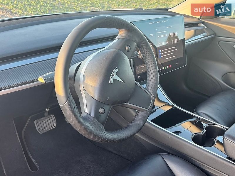 Седан Tesla Model 3 2020 в Києві