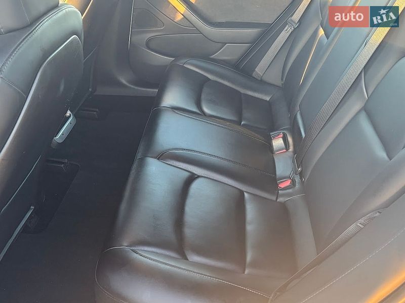 Седан Tesla Model 3 2020 в Києві