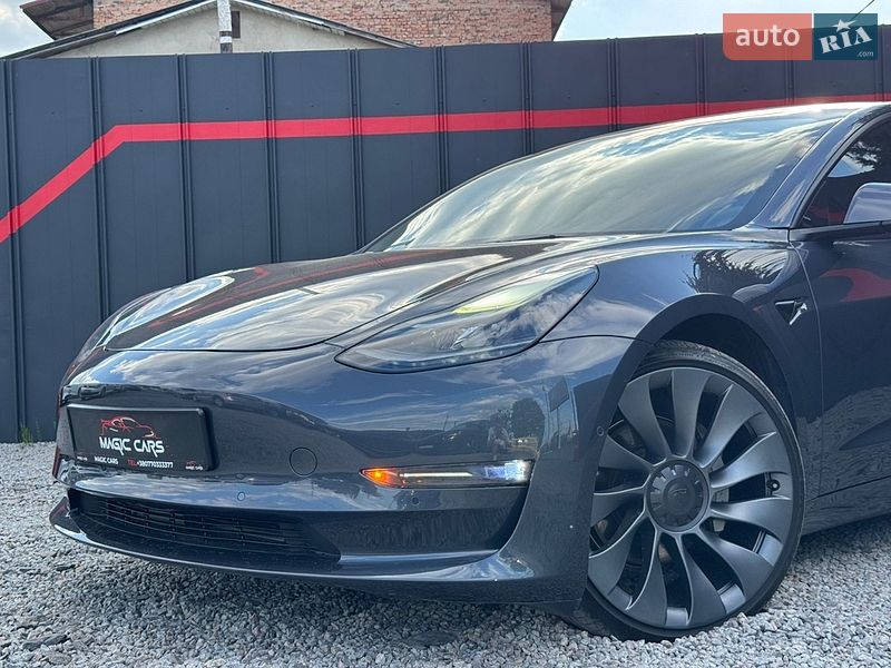 Седан Tesla Model 3 2022 в Луцьку