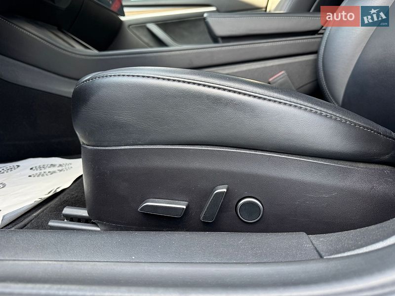 Седан Tesla Model 3 2022 в Луцьку