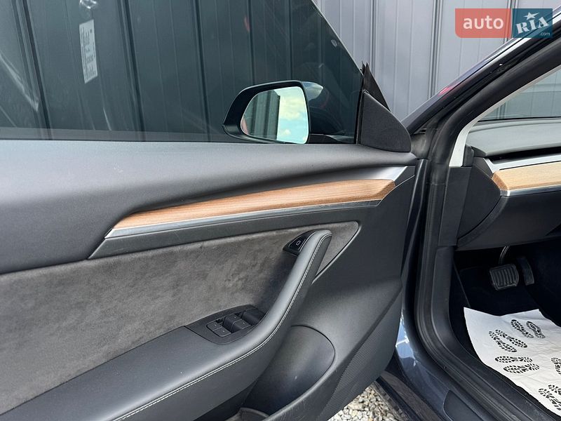 Седан Tesla Model 3 2022 в Луцьку