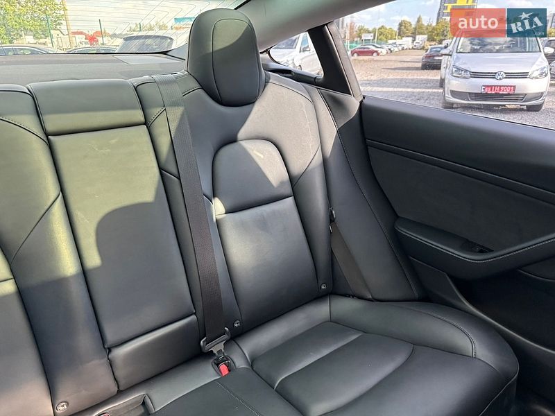 Седан Tesla Model 3 2022 в Луцьку