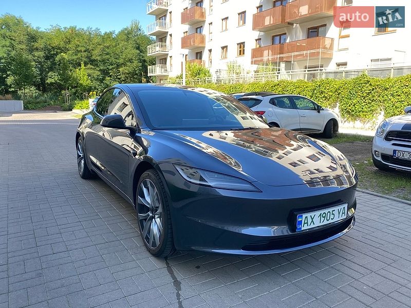 Седан Tesla Model 3 2023 в Харкові