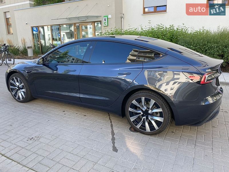 Седан Tesla Model 3 2023 в Харкові