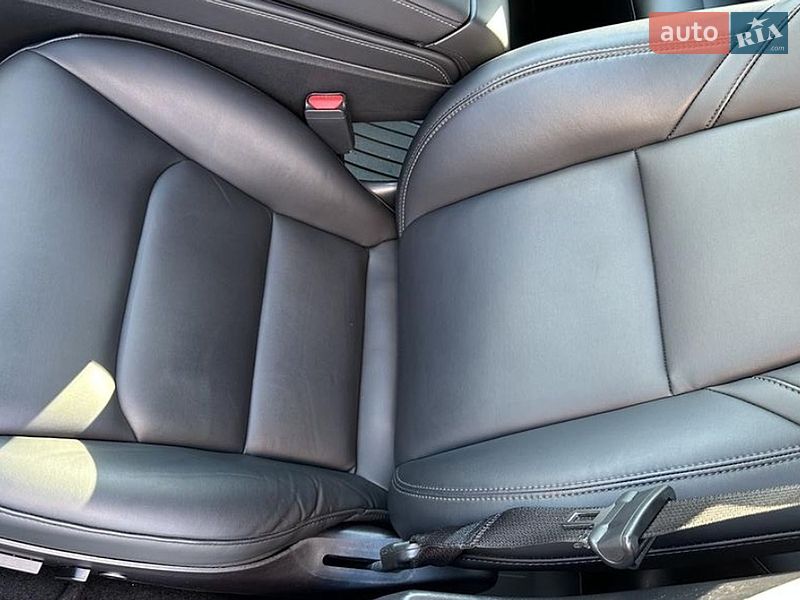 Седан Tesla Model 3 2022 в Киеве