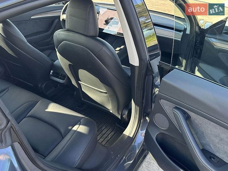 Седан Tesla Model 3 2022 в Киеве