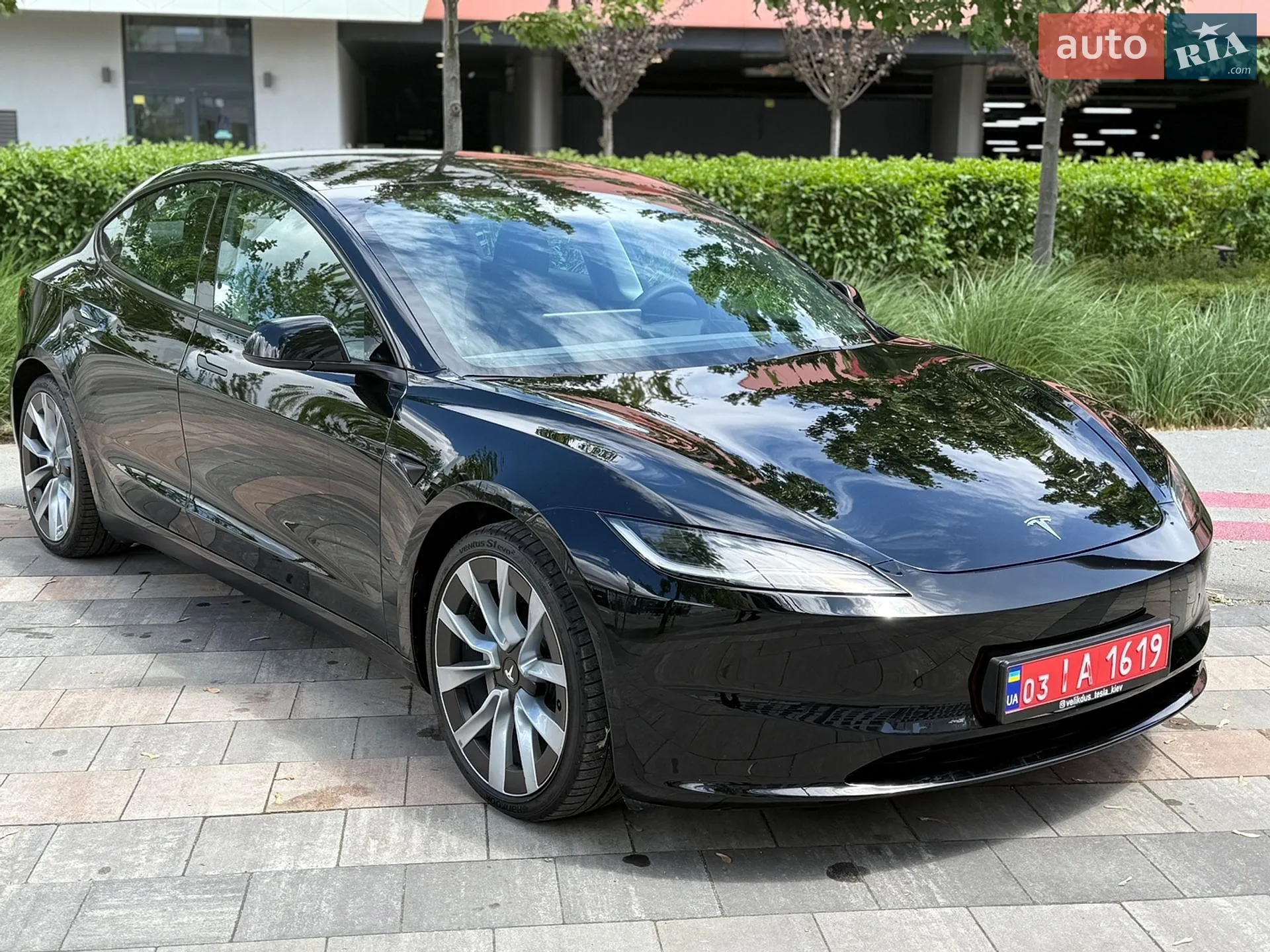 Tesla Model 3 2024 VIN LRW3E7EK2RC964657 фото оголошення 2 з 5