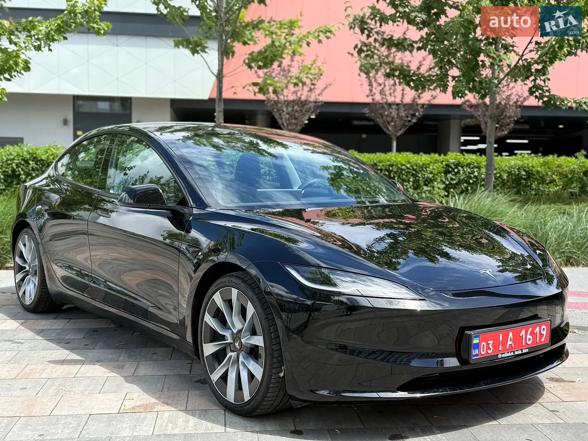 Tesla Model 3 2024 VIN LRW3E7EK2RC964657 фото оголошення 3 з 5