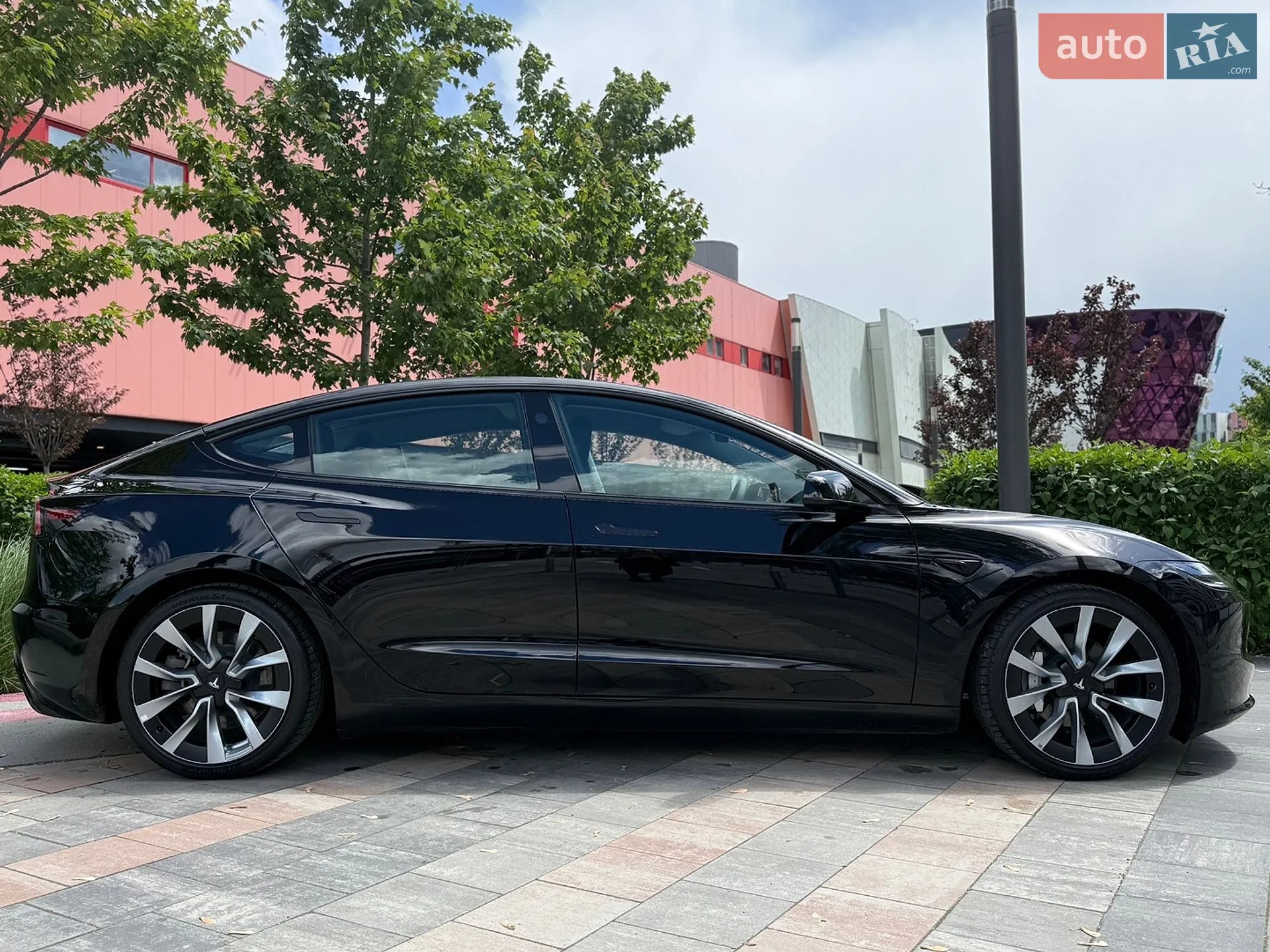 Tesla Model 3 2024 VIN LRW3E7EK2RC964657 фото оголошення 11 з 47