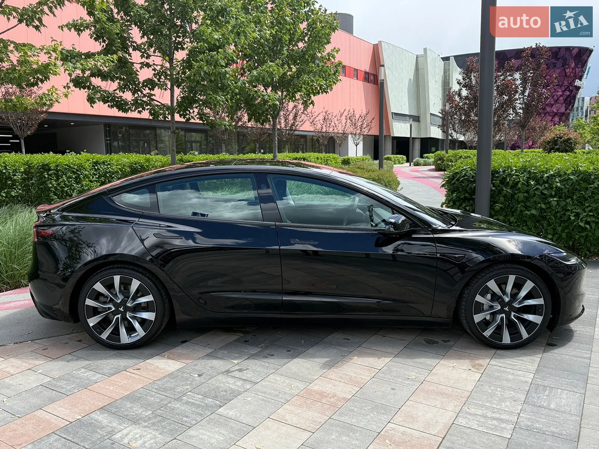 Tesla Model 3 2024 VIN LRW3E7EK2RC964657 фото оголошення 10 з 47