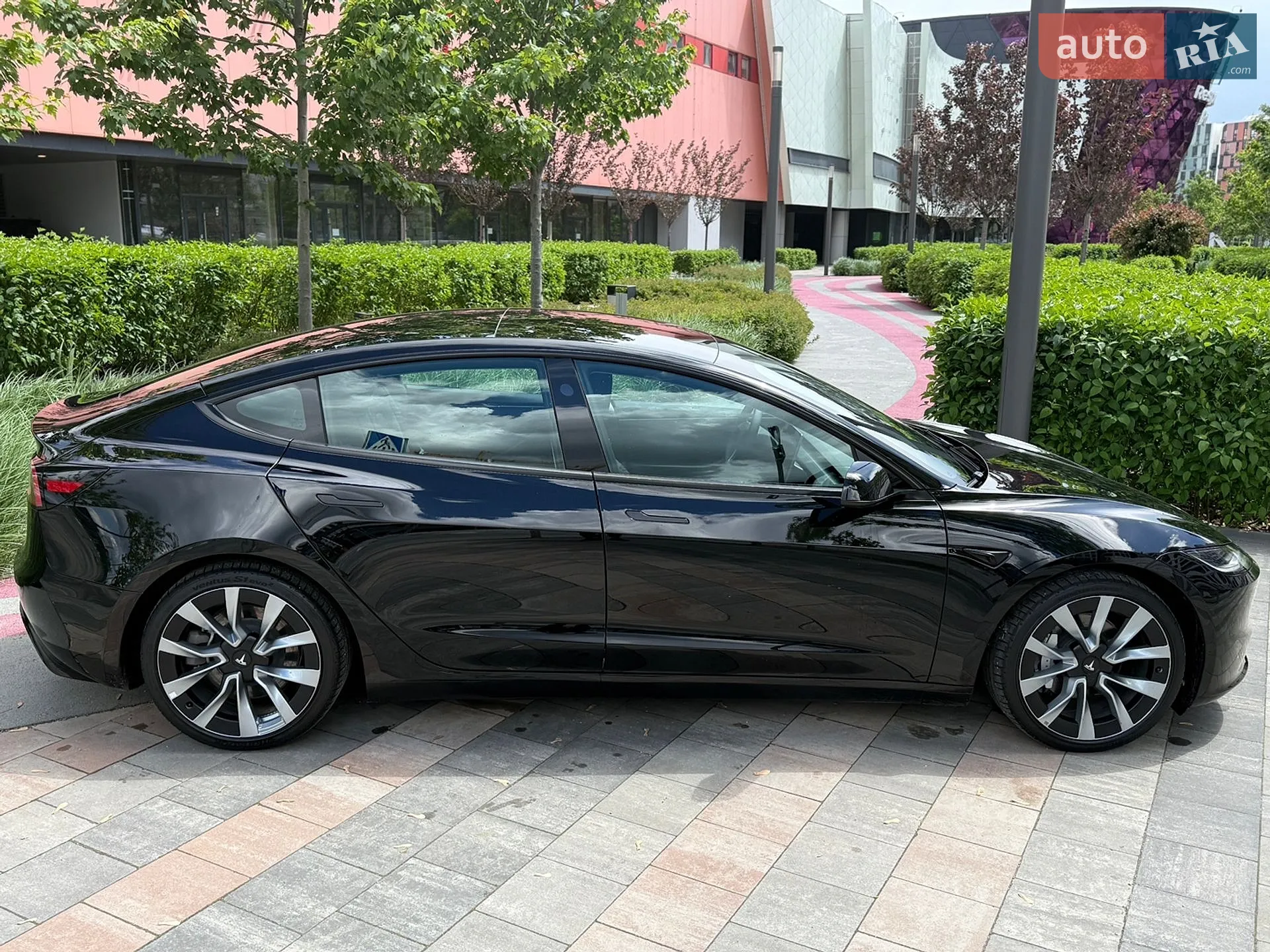 Tesla Model 3 2024 VIN LRW3E7EK2RC964657 фото оголошення 12 з 47
