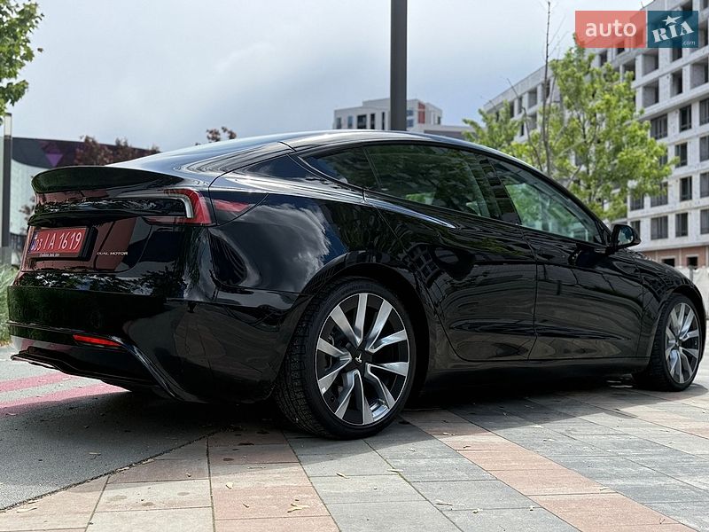 Седан Tesla Model 3 2024 в Києві