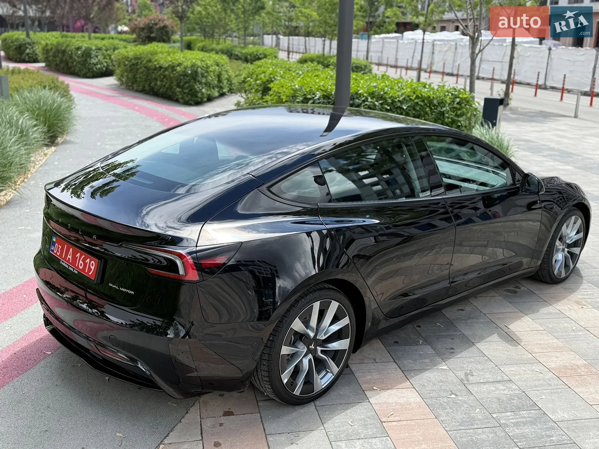 Tesla Model 3 2024 VIN LRW3E7EK2RC964657 фото оголошення 16 з 47