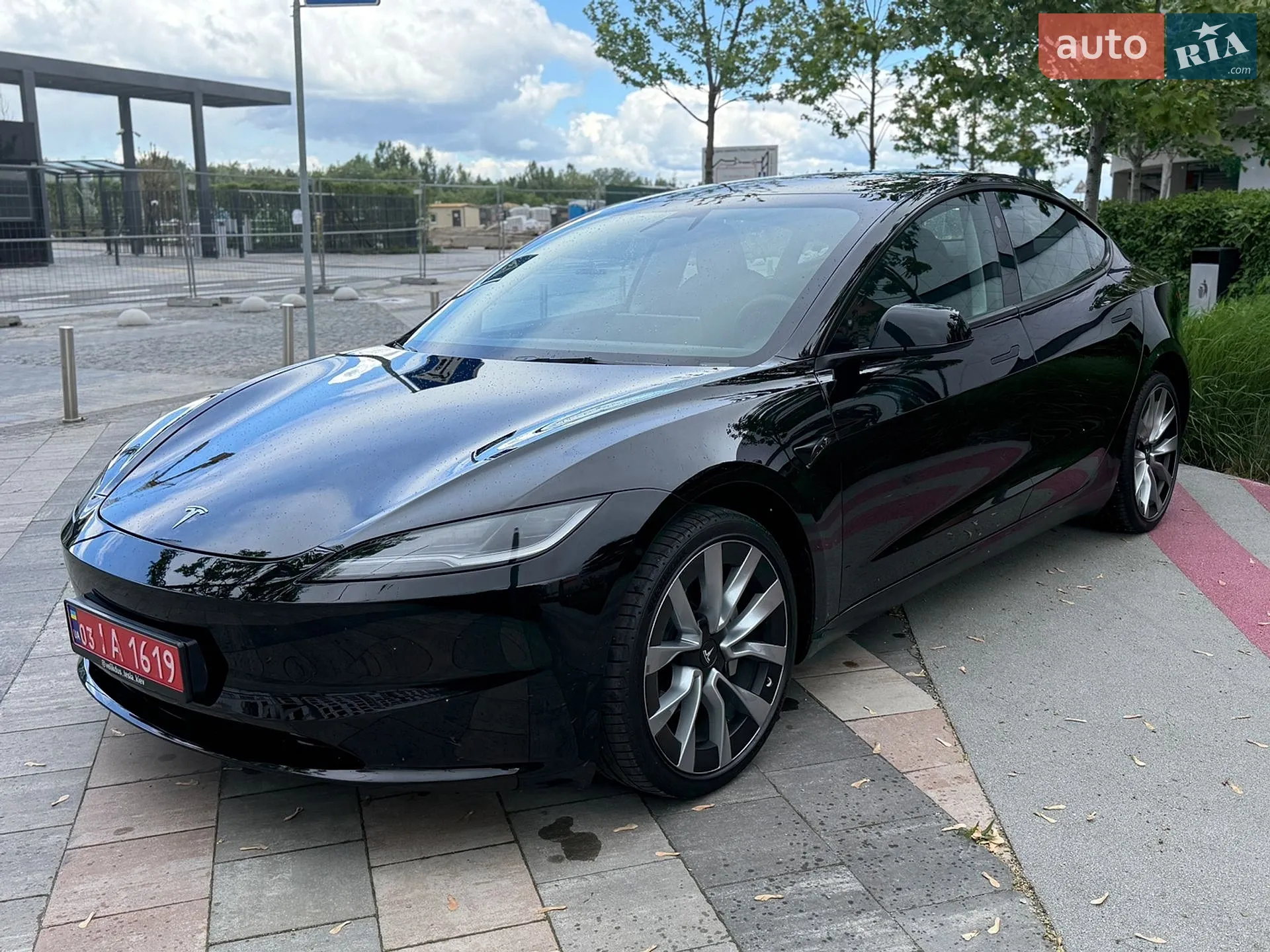 Tesla Model 3 2024 VIN LRW3E7EK2RC964657 фото оголошення 18 з 47