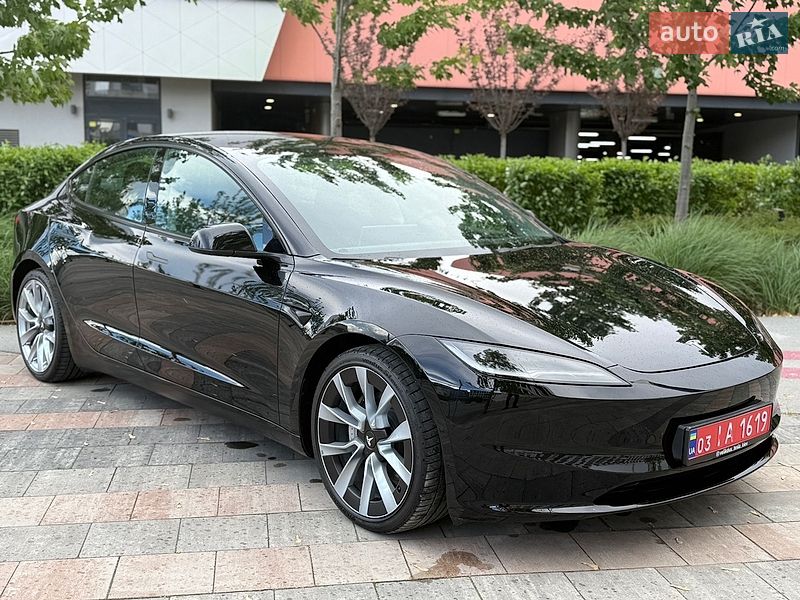 Седан Tesla Model 3 2024 в Києві