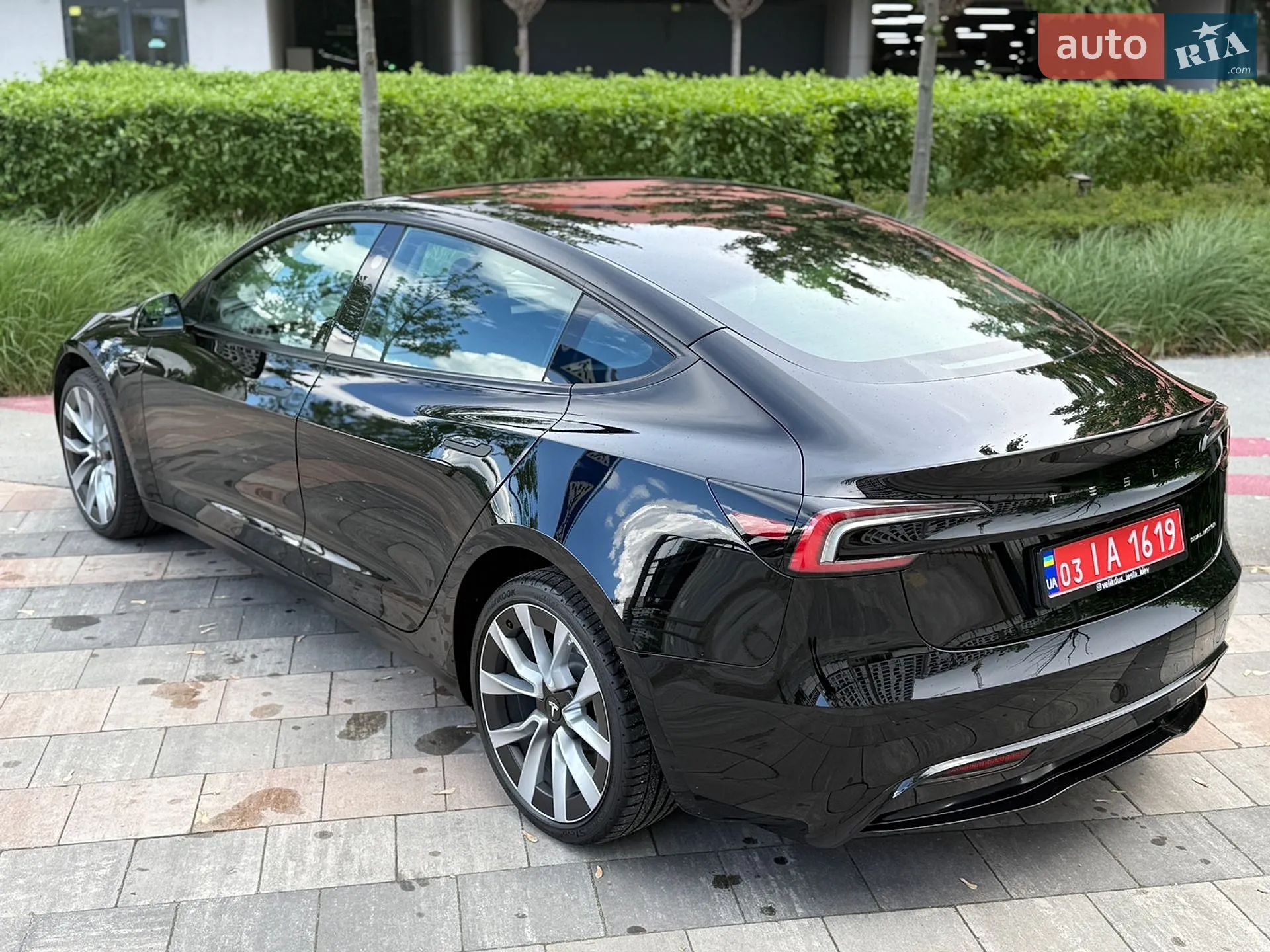 Tesla Model 3 2024 VIN LRW3E7EK2RC964657 фото оголошення 28 з 47