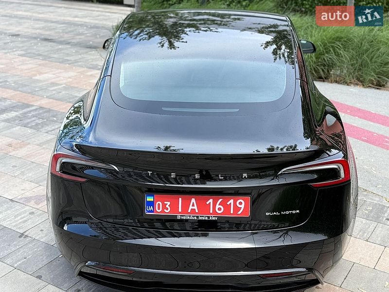 Седан Tesla Model 3 2024 в Києві