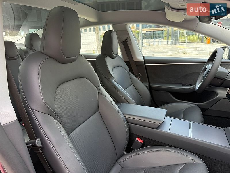 Седан Tesla Model 3 2024 в Києві