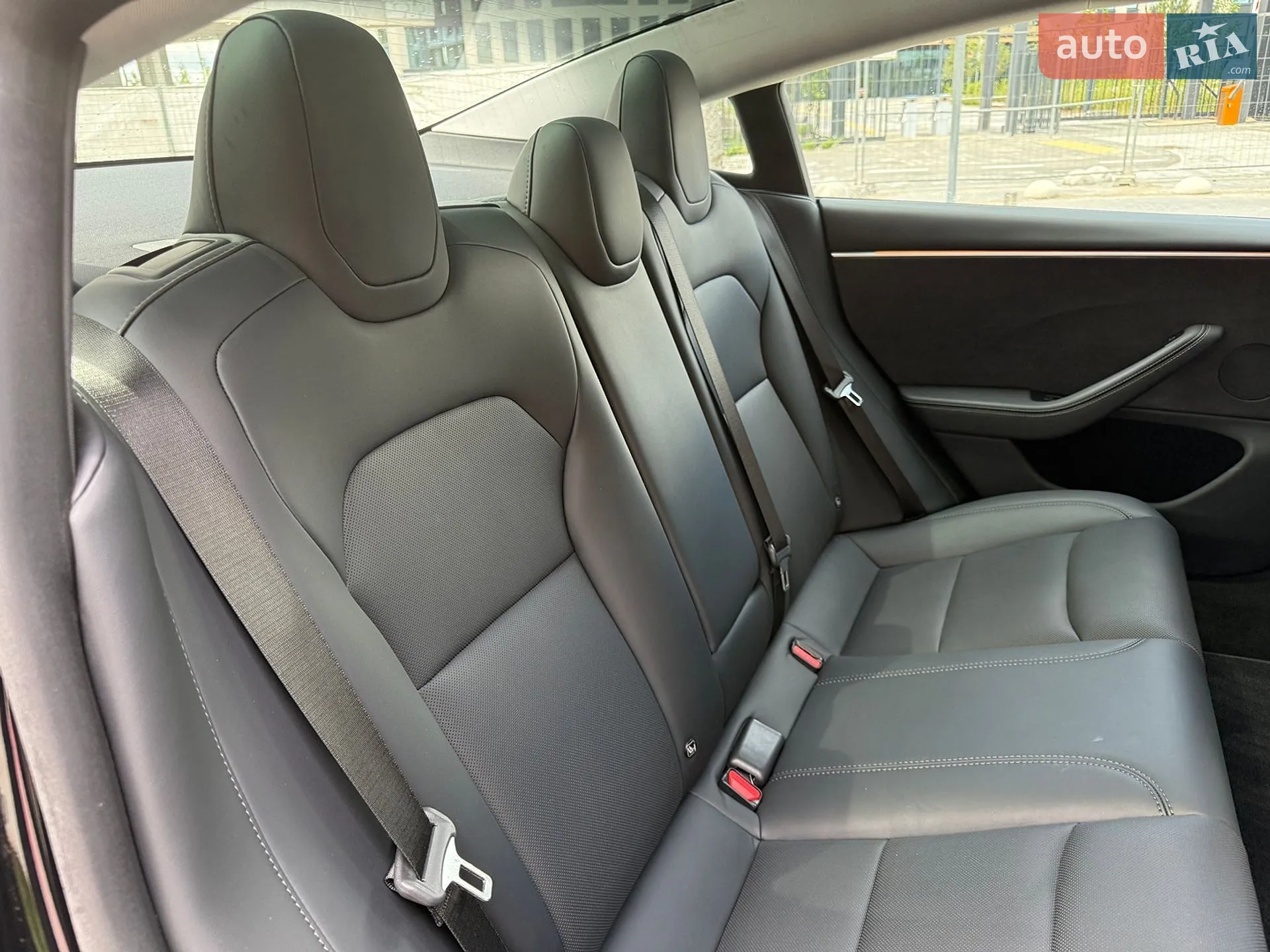 Tesla Model 3 2024 VIN LRW3E7EK2RC964657 фото оголошення 37 з 47