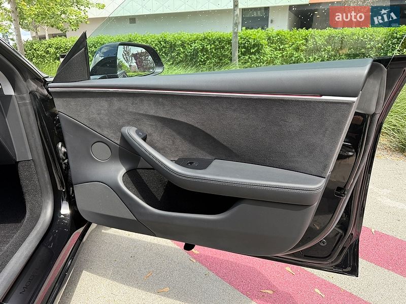 Седан Tesla Model 3 2024 в Києві