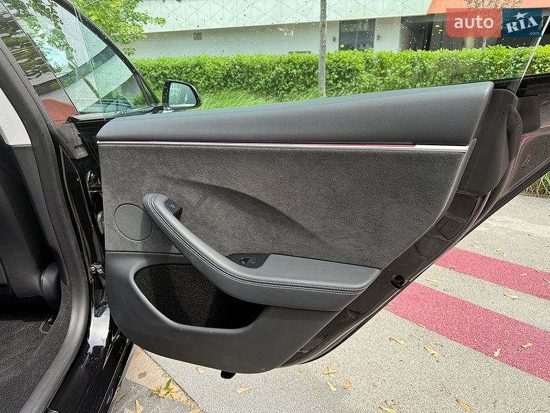 Седан Tesla Model 3 2024 в Києві