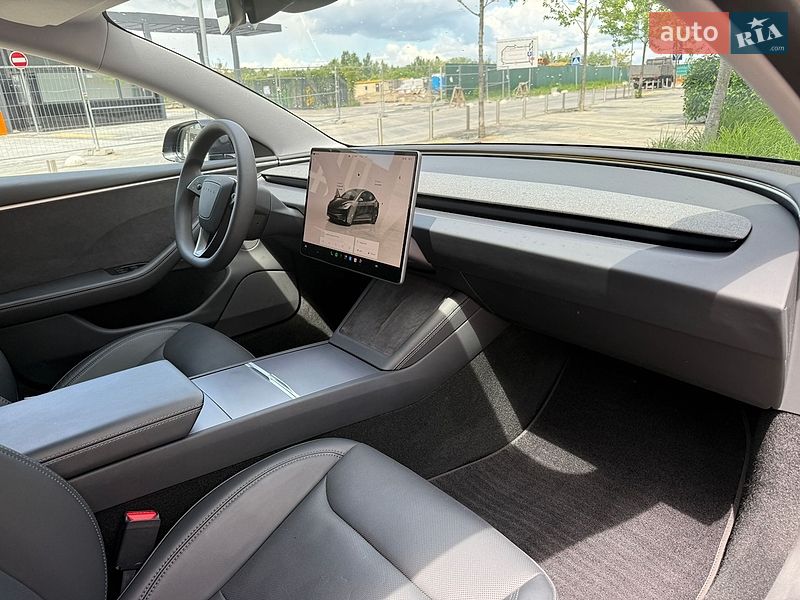 Седан Tesla Model 3 2024 в Києві