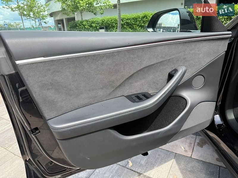 Седан Tesla Model 3 2024 в Києві