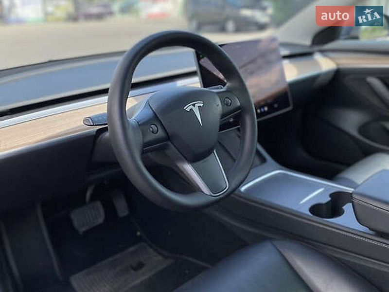 Седан Tesla Model 3 2022 в Киеве