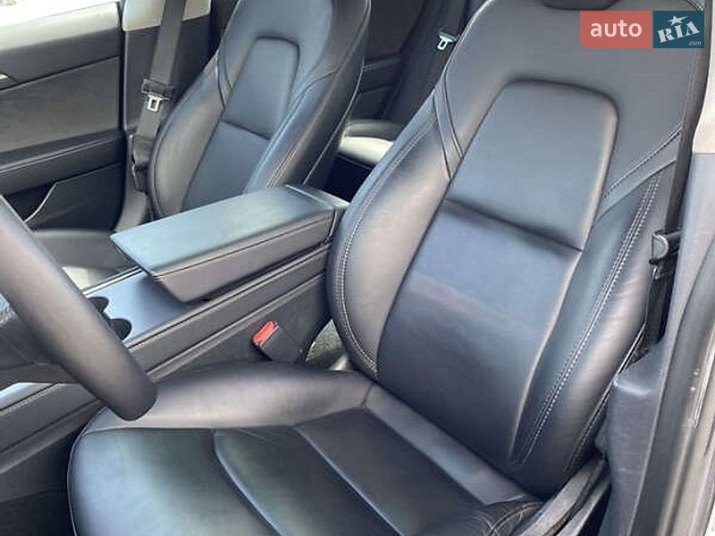 Седан Tesla Model 3 2022 в Киеве