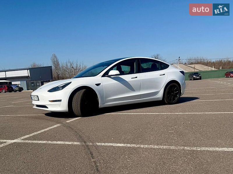 Седан Tesla Model 3 2022 в Києві