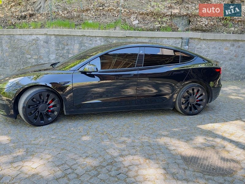 Седан Tesla Model 3 2022 в Києві