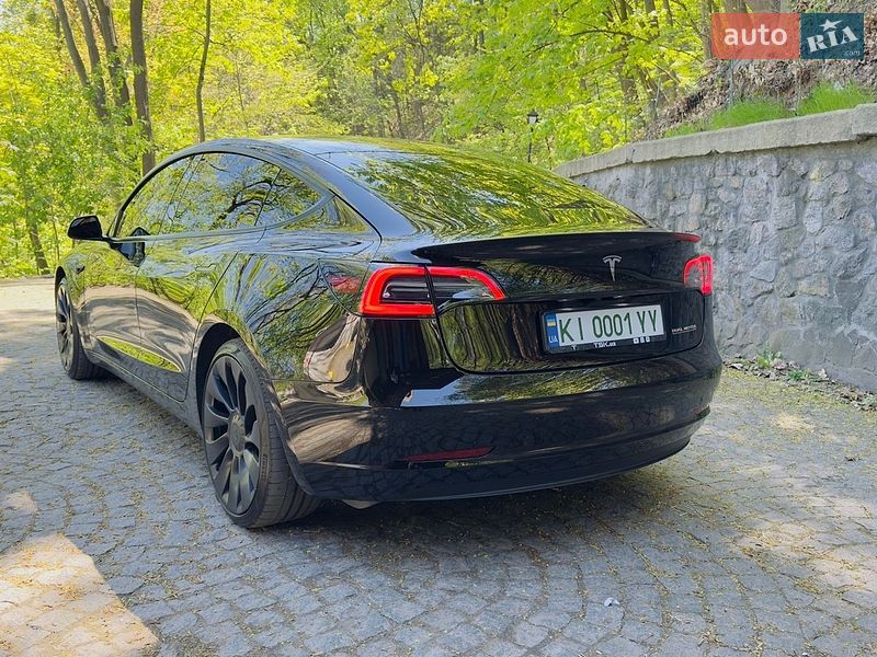 Седан Tesla Model 3 2022 в Києві