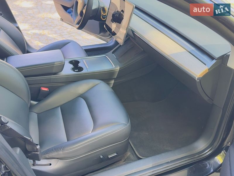 Седан Tesla Model 3 2022 в Києві