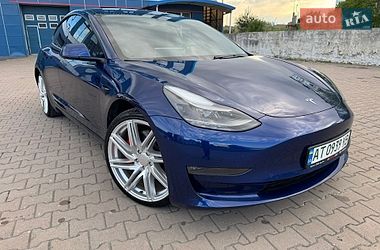 Седан Tesla Model 3 2023 в Ивано-Франковске