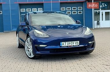 Седан Tesla Model 3 2023 в Ивано-Франковске