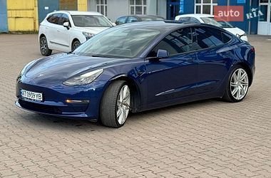 Седан Tesla Model 3 2023 в Ивано-Франковске