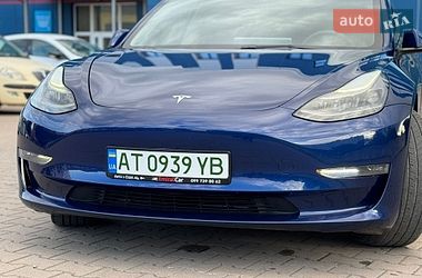 Седан Tesla Model 3 2023 в Ивано-Франковске