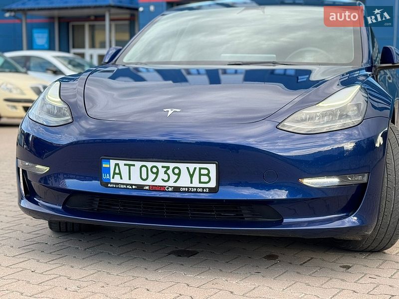 Седан Tesla Model 3 2023 в Ивано-Франковске