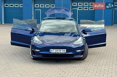 Седан Tesla Model 3 2023 в Ивано-Франковске
