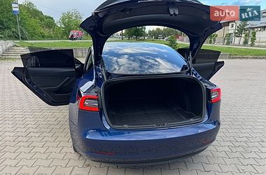Седан Tesla Model 3 2023 в Ивано-Франковске