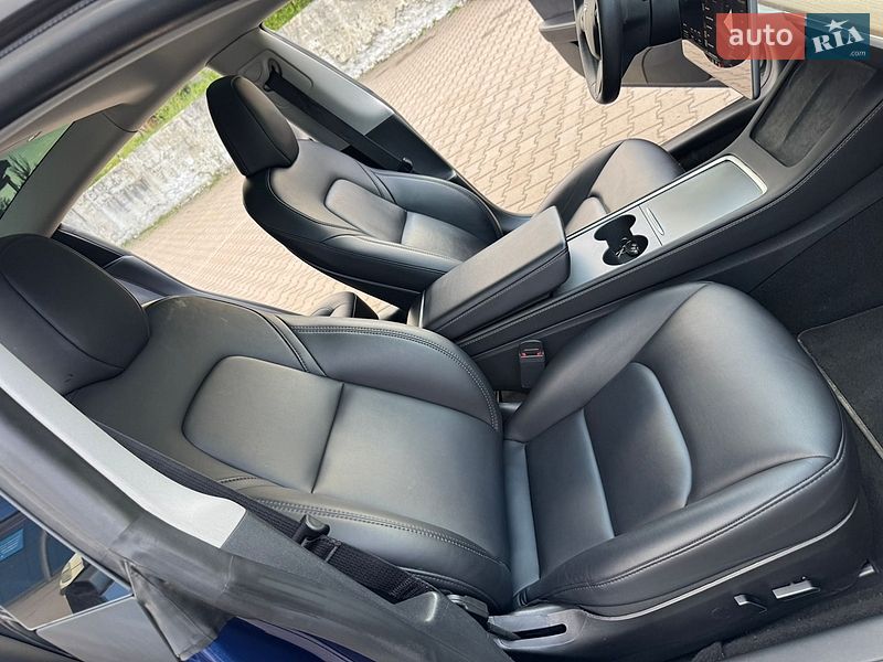 Седан Tesla Model 3 2023 в Ивано-Франковске