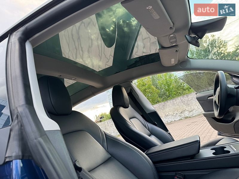 Седан Tesla Model 3 2023 в Ивано-Франковске