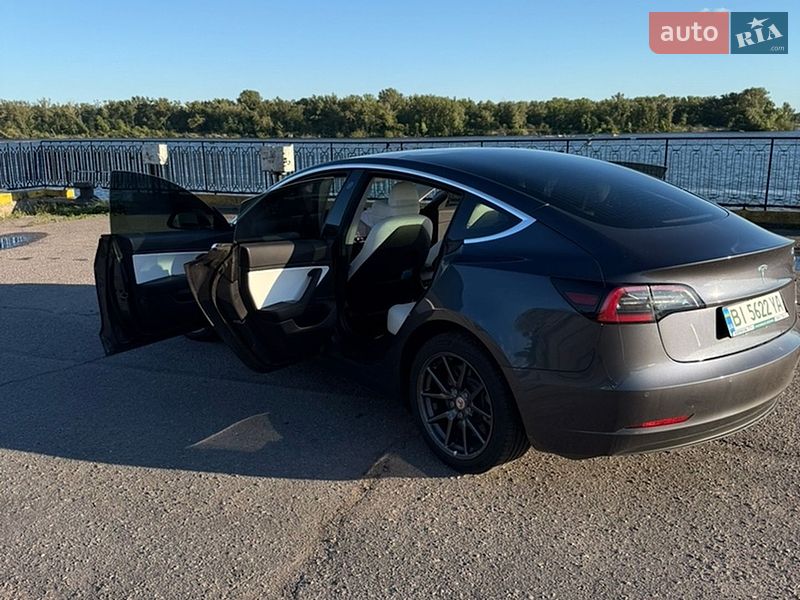 Седан Tesla Model 3 2018 в Кременчуге