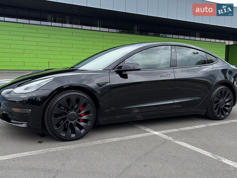 Седан Tesla Model 3 2022 в Киеве