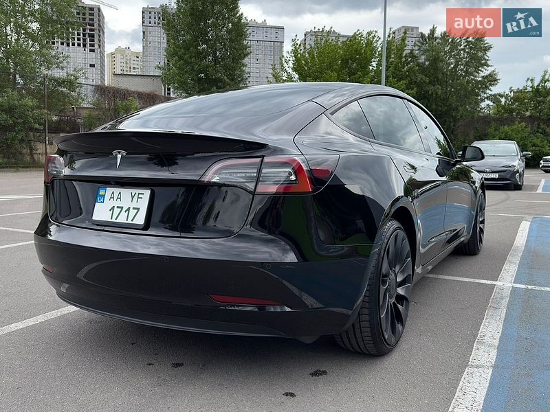 Седан Tesla Model 3 2022 в Києві